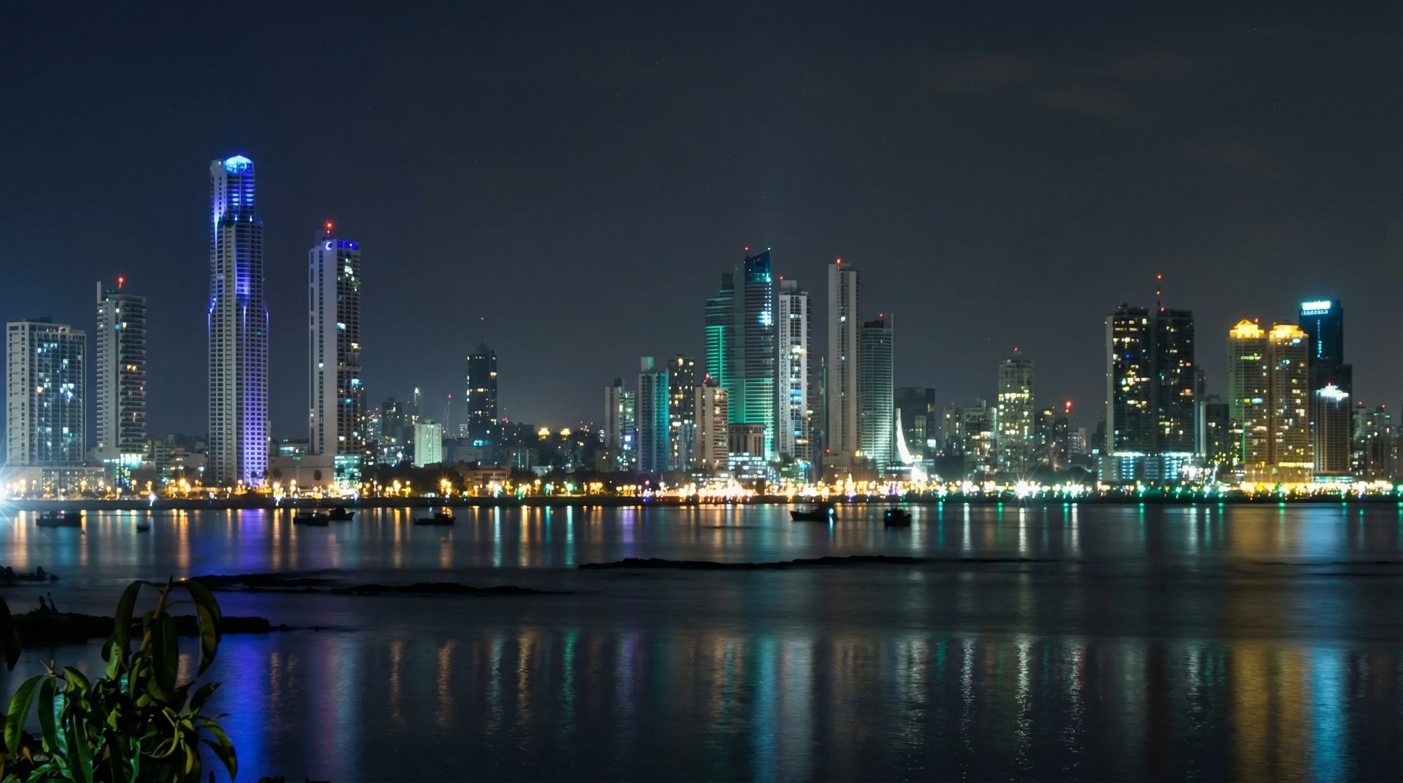 Skyline de la Ciudad de Panamá de noche
